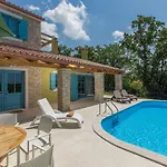 Provence فيلة Vilanija